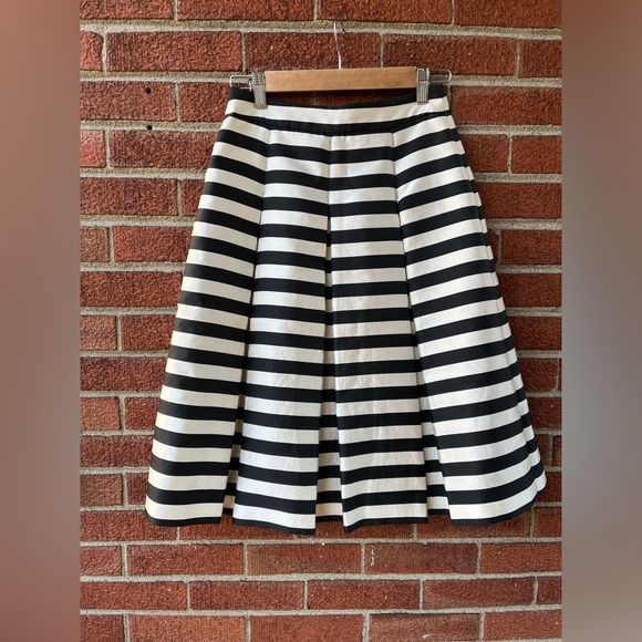 Halogen pleated stripped black and white skirt size 2 - Picture 7 of 7